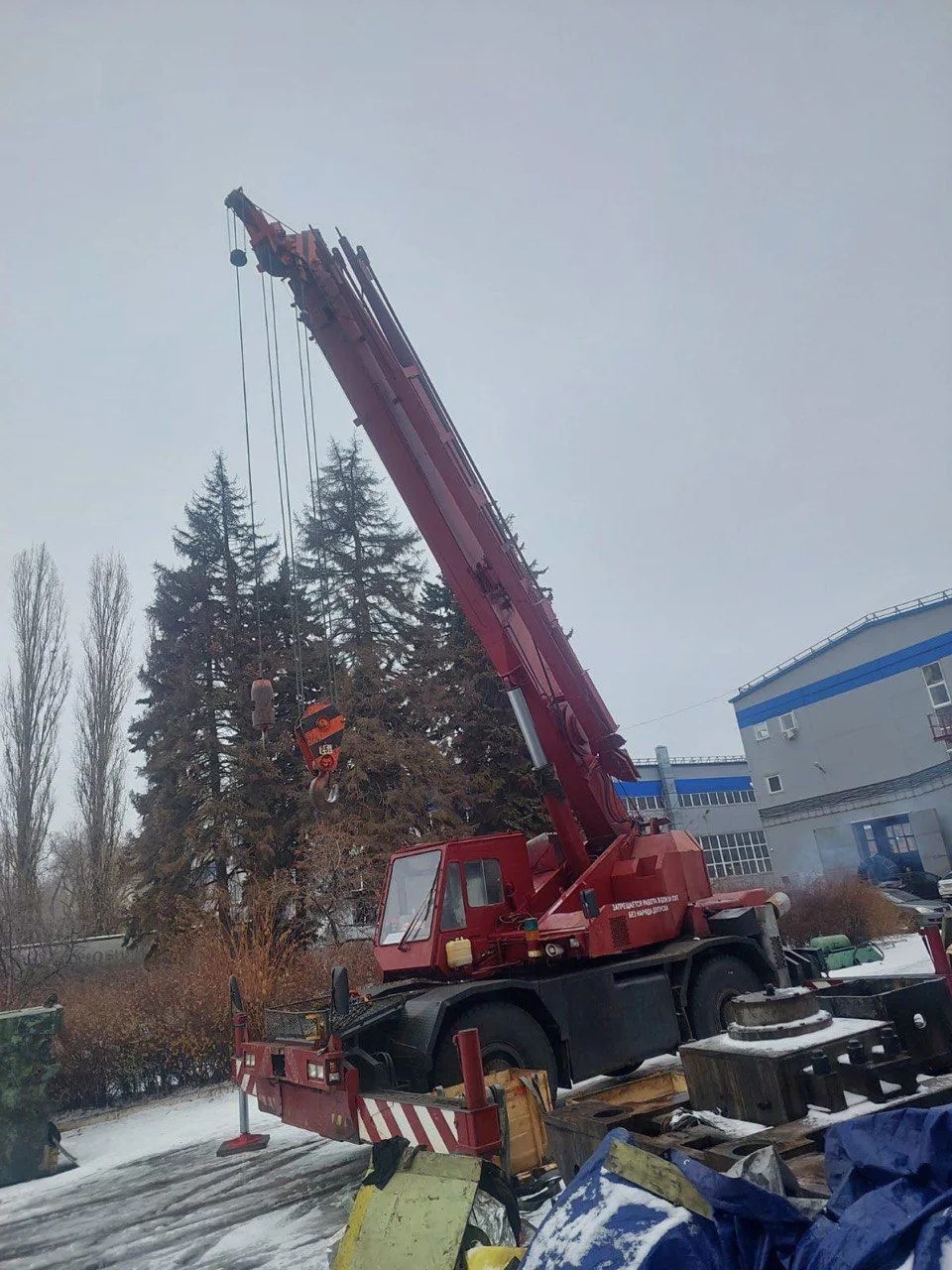 Автокран на промплощадке